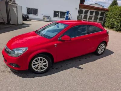 Gebraucht Opel Astra Edition 116 PS (85 kW) 2010 Rot Kleinwagen