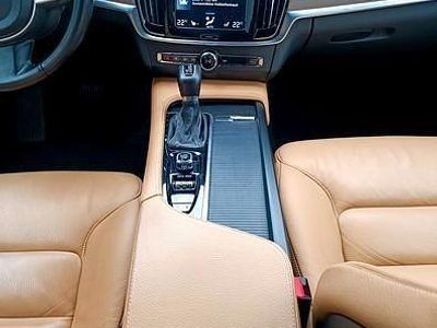 Gebraucht Volvo V90 Momentum 197 PS (144 kW) 2020 Schwarz Kombi