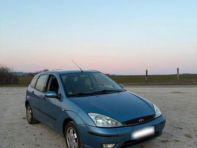 Gebraucht Ford Focus 100 PS (73 kW) 2002 Blau Kleinwagen