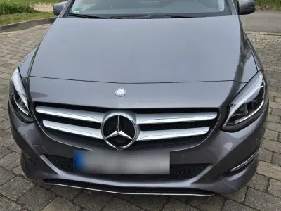 Używany Mercedes B200 136 KM (100 kW) 2015 Szary Minivan