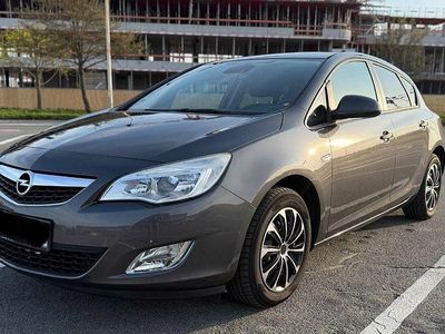 Gebraucht Opel Astra 140 PS (102 kW) 2011 Grau Limousine