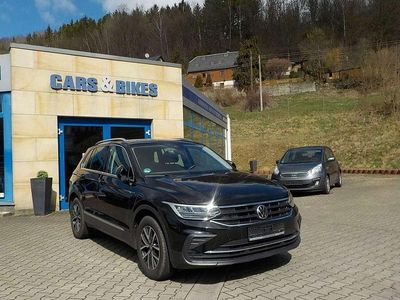 Gebraucht VW Tiguan Life 150 PS (110 kW) 2021 Deep black perleffekt SUV
