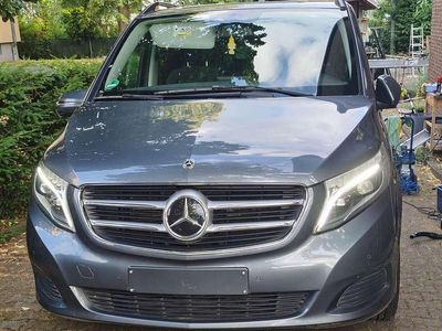 Mercedes V220