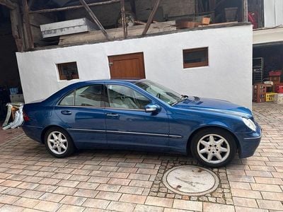 Usata Mercedes C220 143 CV (105 kW) 2003 Blu Berlina