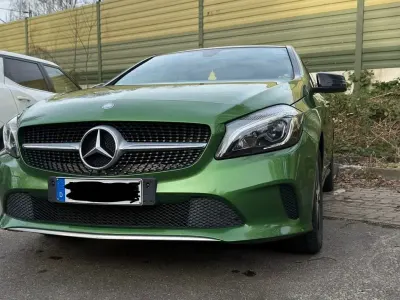 Gebraucht Mercedes A180 Urban 122 PS (89 kW) 2016 Grün Kleinwagen