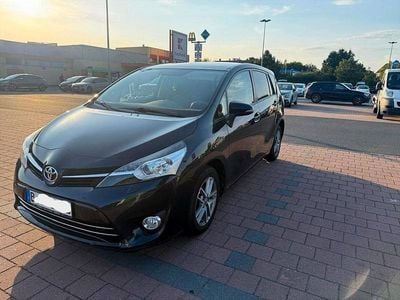 Gebraucht Toyota Verso Skyview Edition 147 PS (108 kW) 2015 Van / Kleinbus