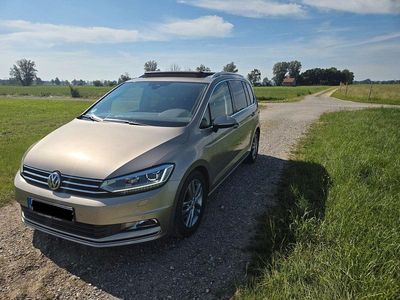 Gebraucht VW Touran Highline 190 PS (139 kW) 2017 Gold Van / Kleinbus