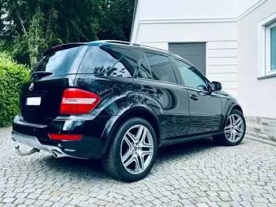 Gebraucht Mercedes ML500 387 PS (284 kW) 2009 Schwarz SUV