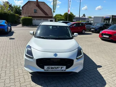 Neu Suzuki Swift Club 82 PS (60 kW) 2026 Schwarz (schwarz) Kleinwagen