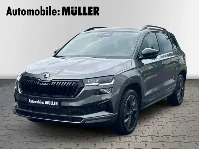 Neu Skoda Karoq SportLine 150 PS (110 kW) 2026 Grau SUV