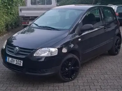 Gebraucht VW Fox 54 PS (39 kW) 2008 Schwarz Kleinwagen
