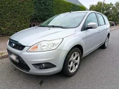 Gebraucht Ford Focus 109 PS (80 kW) 2010 Silber Kombi