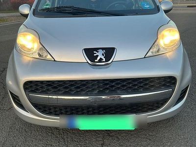 Gebraucht Peugeot 107 68 PS (50 kW) 2009 Silber Kleinwagen