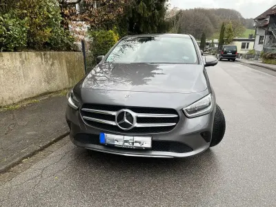 Używany Mercedes B Electric Drive 117 kW (160 KM) 2021 Szary Minivan