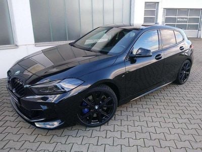 Black sapphire metallic Gebraucht 2022 BMW 135 Kleinwagen | 33.990 € (Etwas zu teuer)