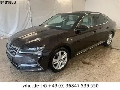 Używany Skoda Superb LAURIN & KLEMENT 200 KM (147 kW) 2021 Brązowy Sedan/Limuzyna