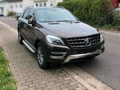 Begagnad Mercedes ML250 203 HK (149 kW) 2015 Brun SUV