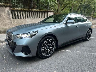 Gebraucht BMW 520 M Sport 197 PS (144 kW) 2024 Grau Limousine