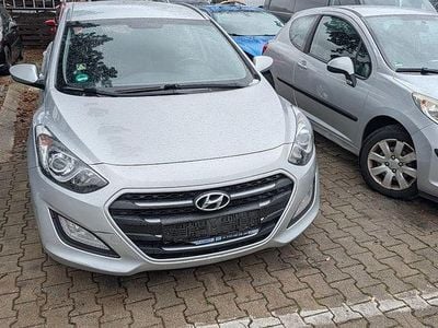 Gebraucht Hyundai i30 Trend 90 PS (66 kW) 2016 Silber Kombi