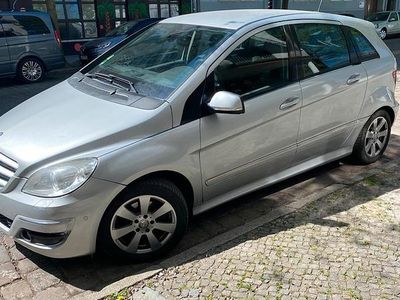 Usata Mercedes B200 134 CV (98 kW) 2008 Argento Monovolume