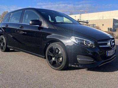 Gebraucht Mercedes B200 156 PS (114 kW) 2016 Schwarz Van / Kleinbus
