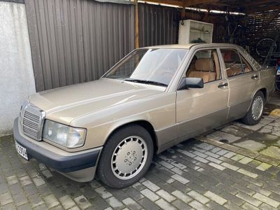 gebraucht Mercedes 190 2.6 unverbastelter Zustand. H-Kennteichen