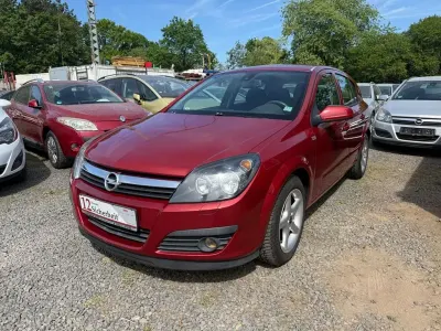 Używany Opel Astra Edition+ 105 KM (77 kW) 2006 Czerwony Sedan/Limuzyna