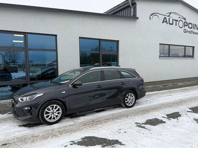 Grau Gebraucht 2018 Kia Ceed Sportswagon Kombi | 15.990 € (Fairer Preis)