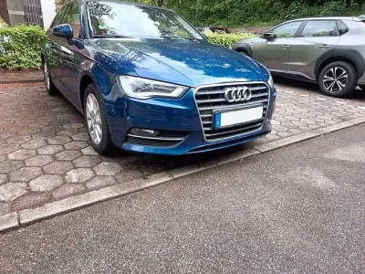 Gebraucht Audi A3 Attraction 105 PS (77 kW) 2013 Blau Kombi