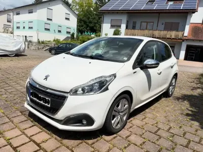Gebraucht Peugeot 208 Signature Sky 83 PS (61 kW) 2019 Weiß Kleinwagen