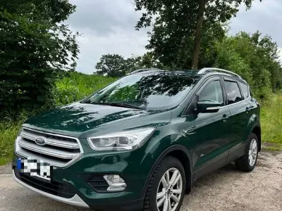 Gebraucht Ford Kuga 179 PS (131 kW) 2017 Grün SUV