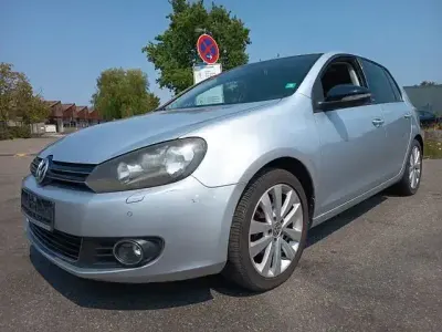 Gebraucht VW Golf VI Style 105 PS (77 kW) 2011 Reflexsilber Kleinwagen