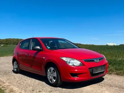 Gebraucht Hyundai i30 109 PS (80 kW) 2010 Rot Limousine