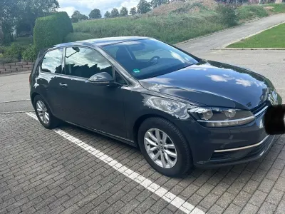 Gebraucht VW Golf VII Comfortline 116 PS (85 kW) 2018 Grau Limousine