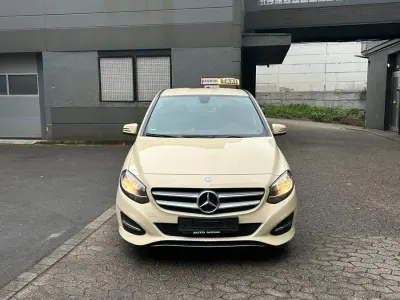 Gebraucht Mercedes B180 109 PS (80 kW) 2016 Gelb Kleinwagen