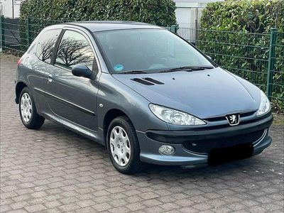 Grau Gebraucht 2007 Peugeot 207 Sport Limousine | 2.700 € (Etwas zu teuer)