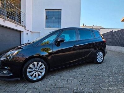 Second-hand Opel Zafira Innovation 140 CP (102 kW) 2018 Negru Monovolum