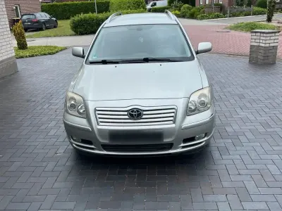 Gebraucht Toyota Avensis 116 PS (85 kW) 2005 Silber Kombi