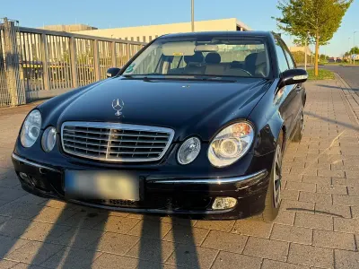 Gebraucht Mercedes E220 150 PS (110 kW) 2003 Andere farben Limousine