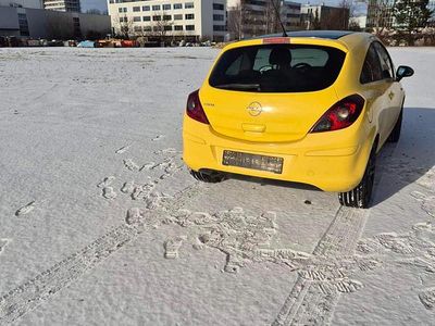 Gelb Gebraucht 2010 Opel Corsa Color Edition Kleinwagen | 2.450 € (Fairer Preis)