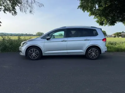 Gebraucht VW Touran Highline 150 PS (110 kW) 2015 Silber Van / Kleinbus