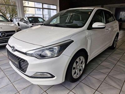 Gebraucht Hyundai i20 Classic 75 PS (55 kW) 2016 Weiß Limousine