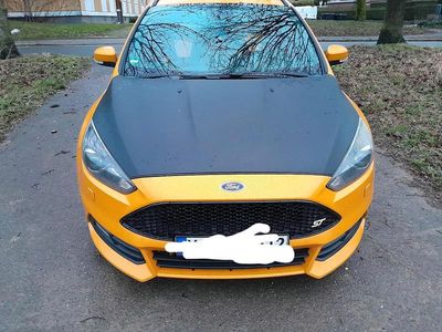 Gelb Gebraucht 2015 Ford Focus ST Kombi | 6.800 € (Fairer Preis)