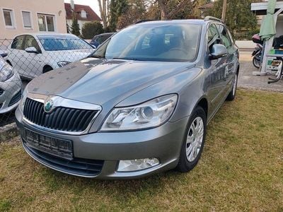 Gebraucht Skoda Octavia Elegance 122 PS (89 kW) 2012 Grau Kombi