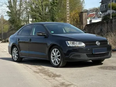 Gebraucht VW Jetta 105 PS (77 kW) 2011 Schwarz Limousine