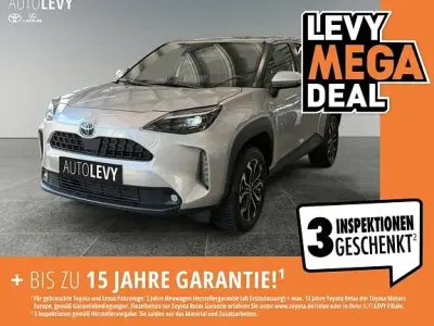 Gebraucht Toyota Yaris Connect Style 116 PS (85 kW) 2023 Shimmering silver metallic Kleinwagen