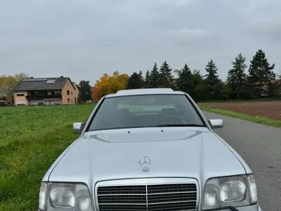 Gebraucht Mercedes E420 278 PS (204 kW) 1994 Silber Limousine