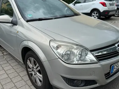 Gebraucht Opel Astra 125 PS (91 kW) 2008 Silber Limousine