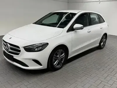 Gebraucht Mercedes B180 Style 136 PS (100 kW) 2019 Polarweiss Van / Kleinbus
