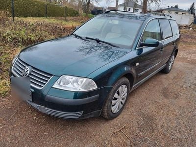 Grün Gebraucht 2001 VW Passat Kombi | 1.799 € (Fairer Preis)
